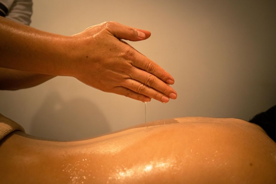 Warm-Oil-Massage-Gulshan2-Dhaka